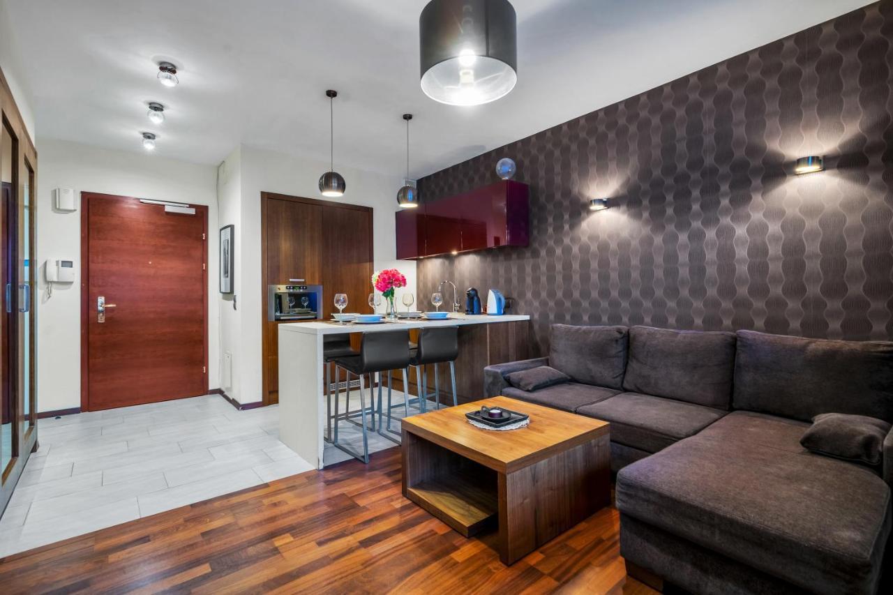 Atelier - Central, Parking, Metro Nearby - By Rentujemy Leilighet Warszawa
